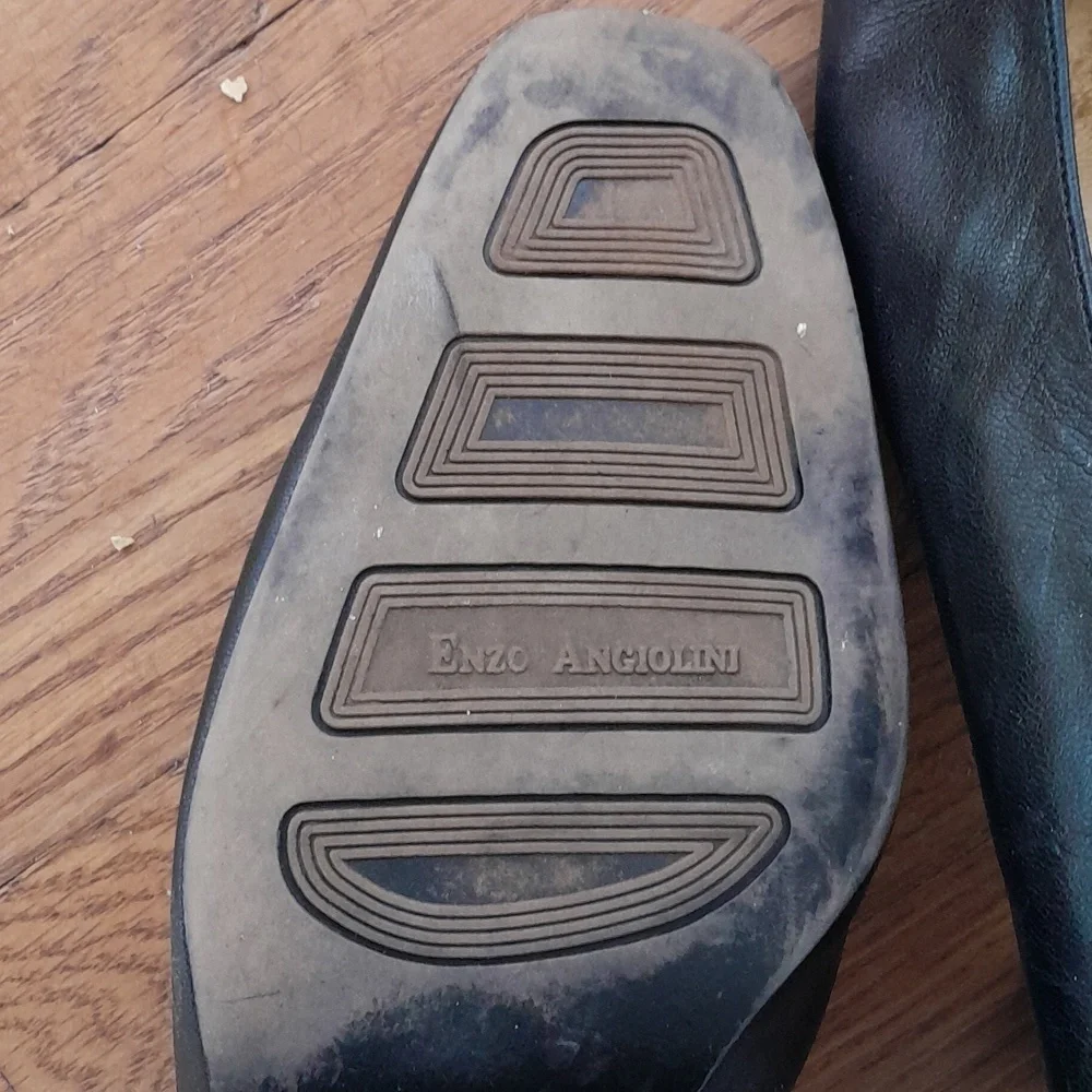 Vintage Enzo Angioloni Destressed Pumps